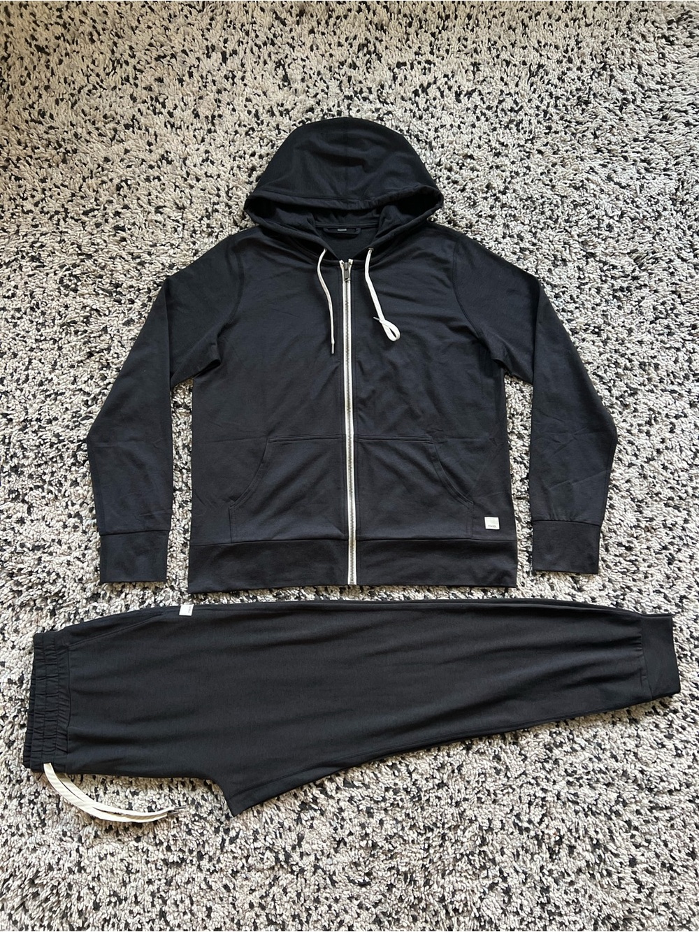Vuori 2 Piece Set Black Halo Performance Hoodie With Performance Joggers Medium